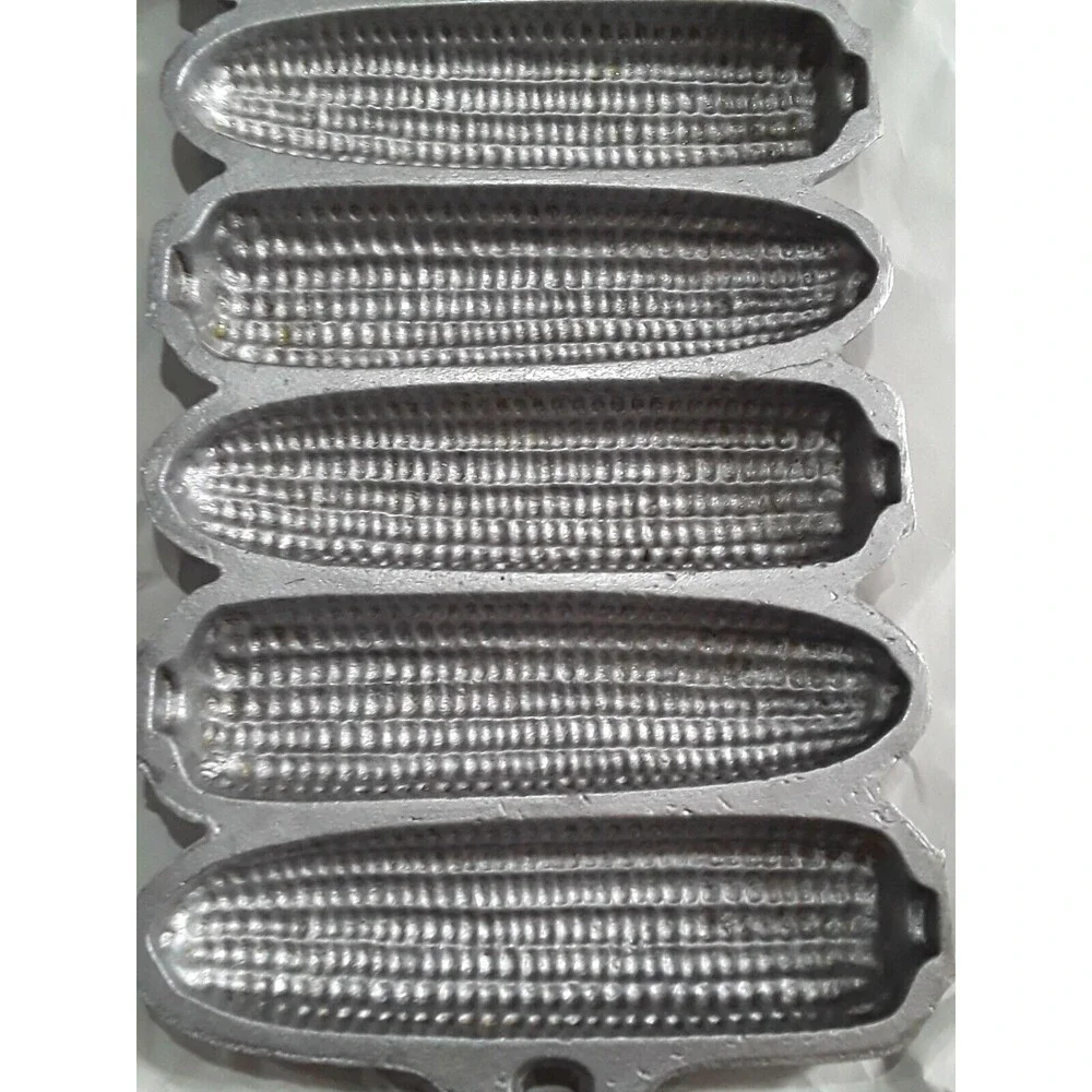 Cast Iron Pan, Cornbread  Corn Cob Mold Baking Pan.